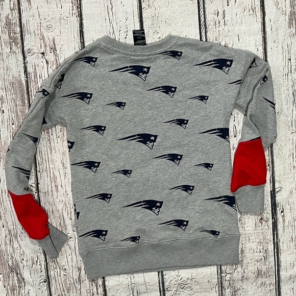 Girls New England Patriots NFL Juniors Collection Crewneck Sweatshirt - Picture 2 of 5